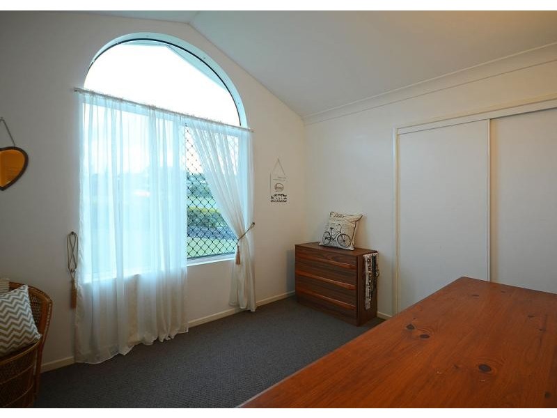 2 Faraday  Court, Urraween QLD 4655