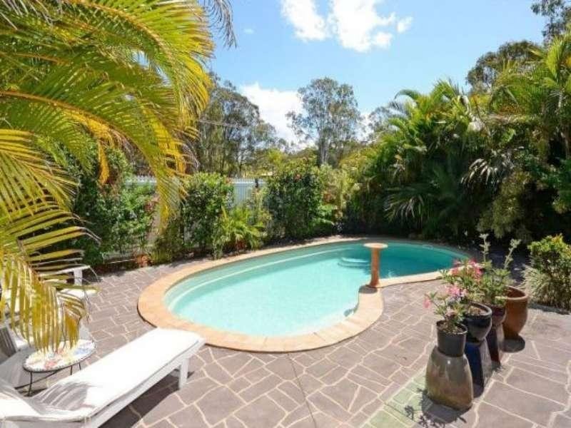 2 Macbel Court, Torquay QLD 4655