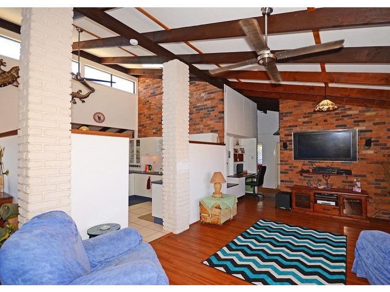 36 Hansen Street, Urangan QLD 4655
