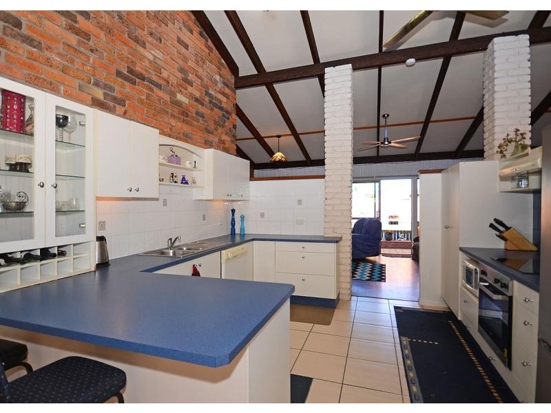 36 Hansen Street, Urangan QLD 4655