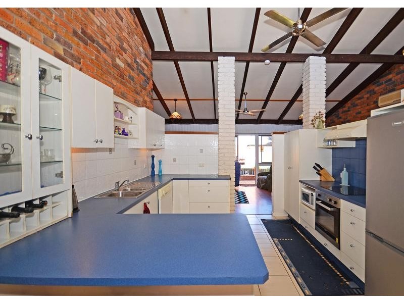 36 Hansen Street, Urangan QLD 4655