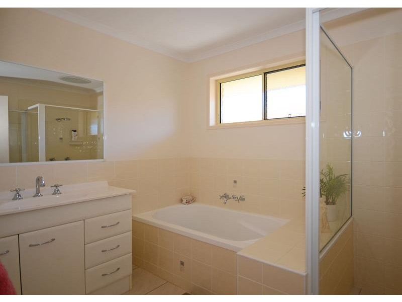 15 Endeavour Way, Eli Waters QLD 4655