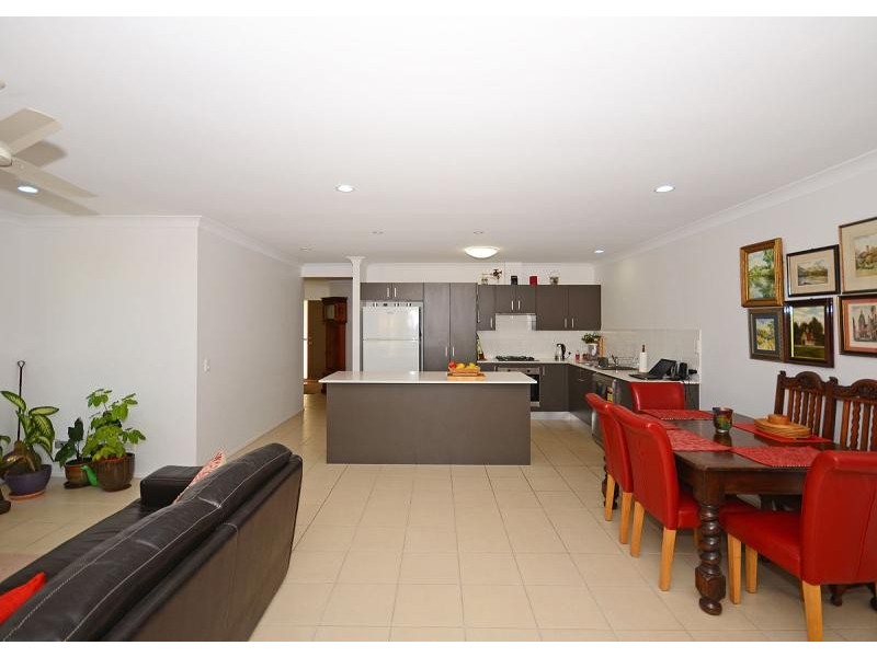 10 Santa Maria  Avenue, Urraween QLD 4655