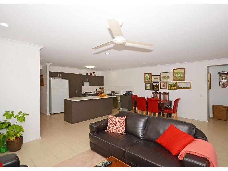 10 Santa Maria  Avenue, Urraween QLD 4655