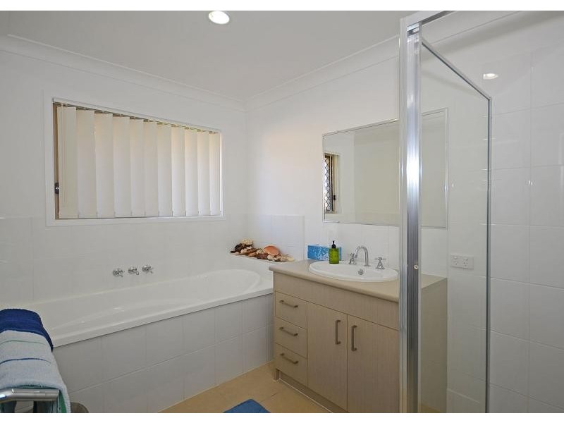 10 Santa Maria  Avenue, Urraween QLD 4655