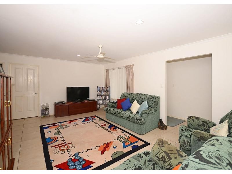 10 Daintree Drive, Urangan QLD 4655