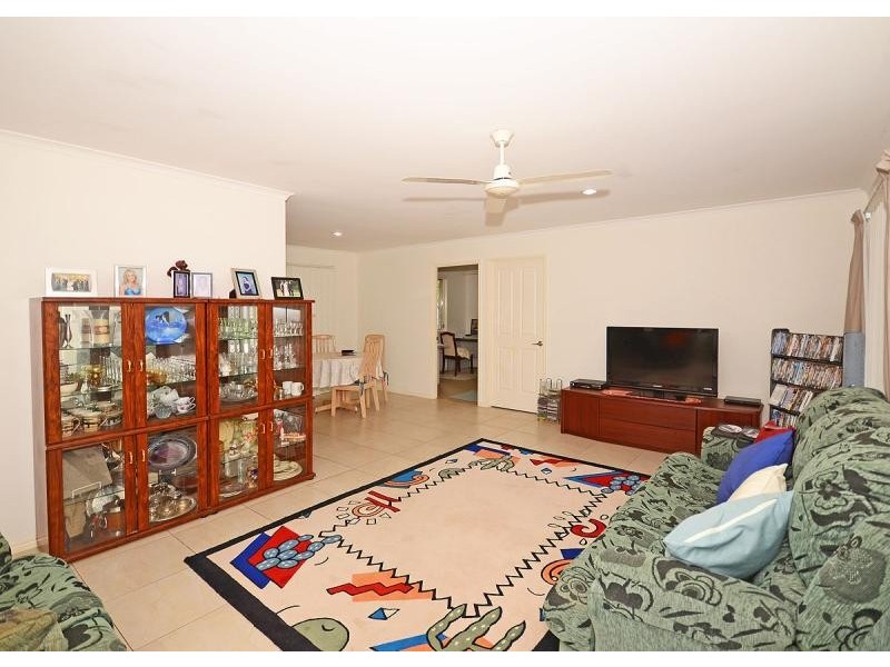 10 Daintree Drive, Urangan QLD 4655