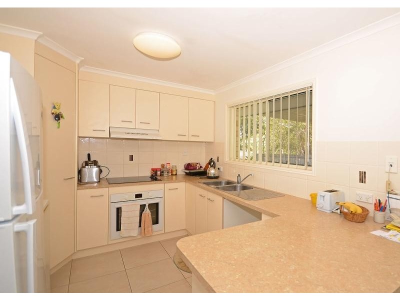 10 Daintree Drive, Urangan QLD 4655