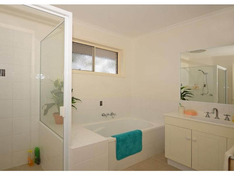 10 Daintree Drive, Urangan QLD 4655
