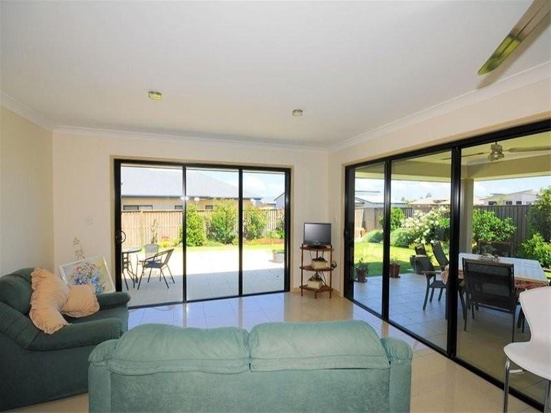 10 Bay Breeze  Close, Wondunna QLD 4655
