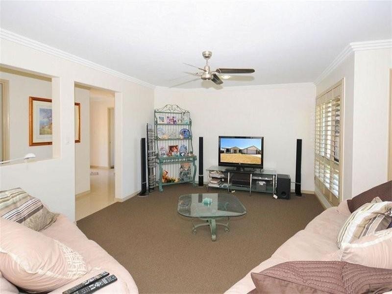 10 Bay Breeze  Close, Wondunna QLD 4655