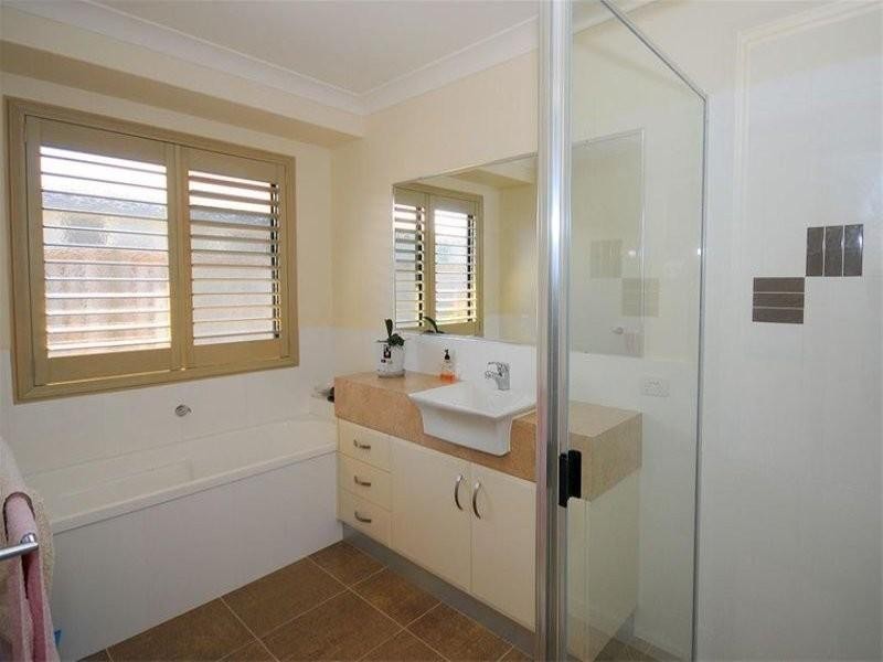 10 Bay Breeze  Close, Wondunna QLD 4655