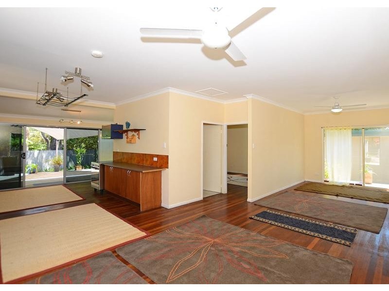 14 King Street, Urangan QLD 4655