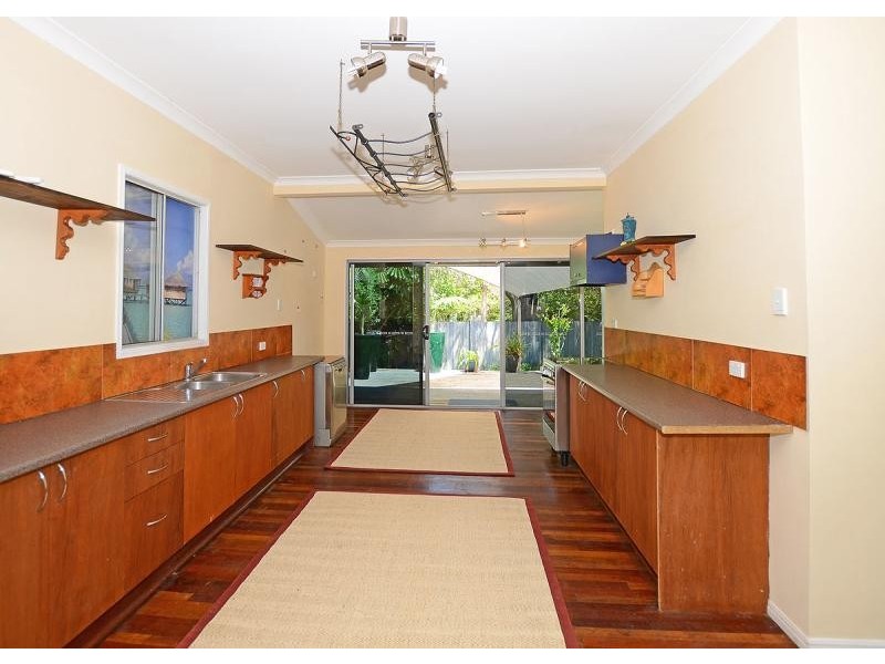 14 King Street, Urangan QLD 4655