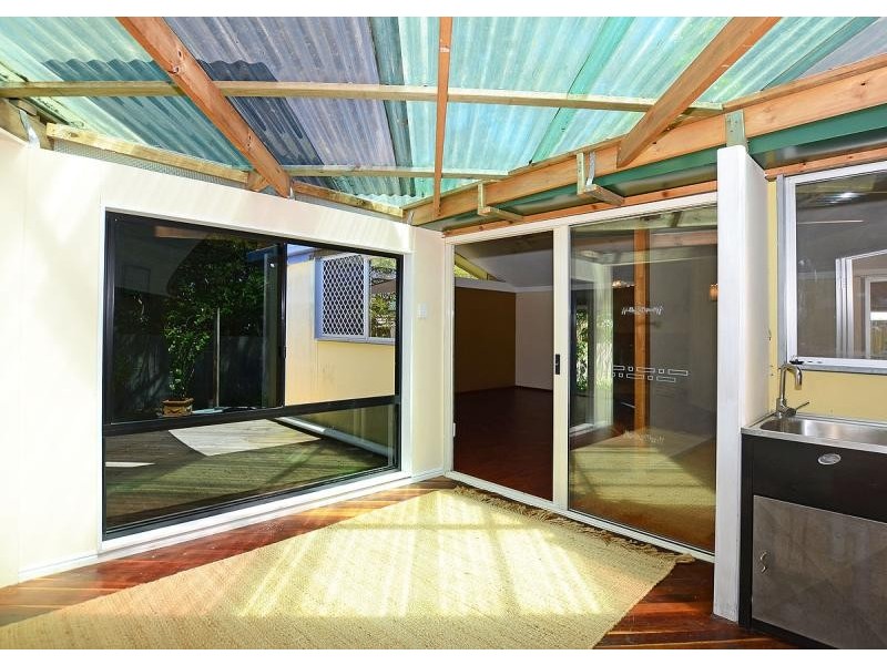 14 King Street, Urangan QLD 4655