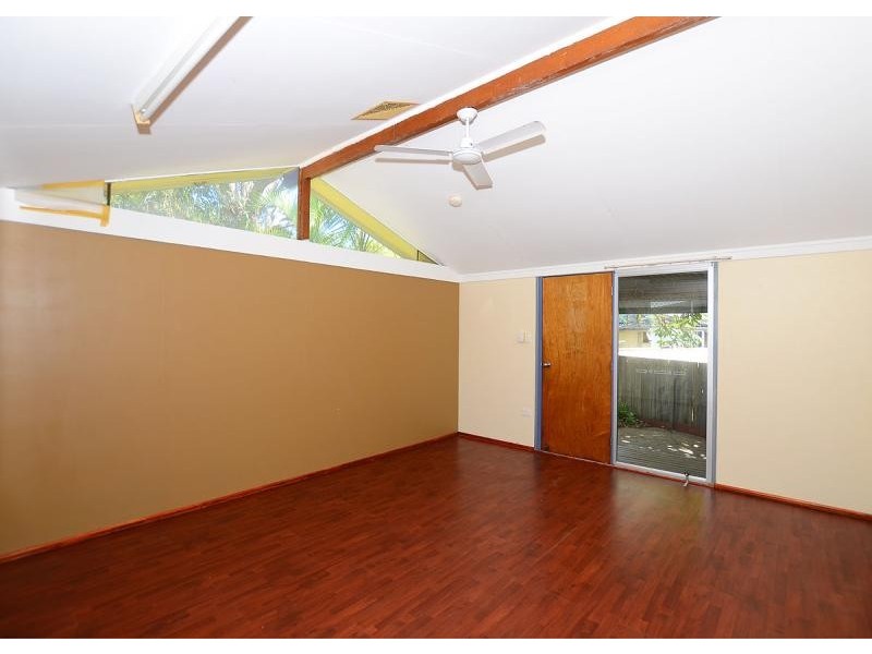14 King Street, Urangan QLD 4655
