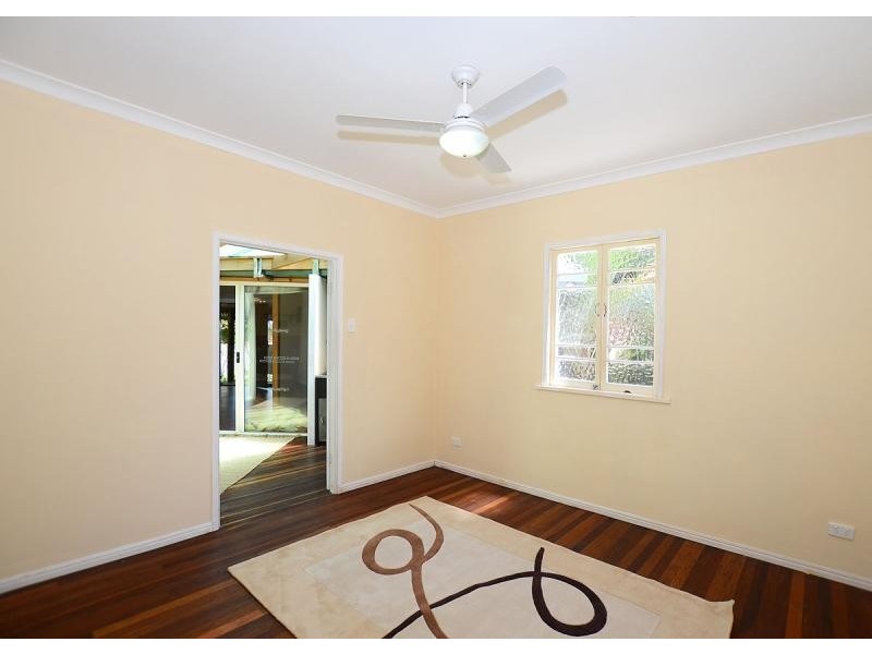 14 King Street, Urangan QLD 4655