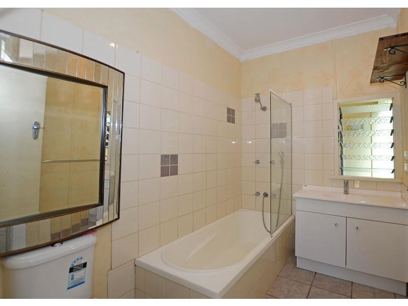 14 King Street, Urangan QLD 4655