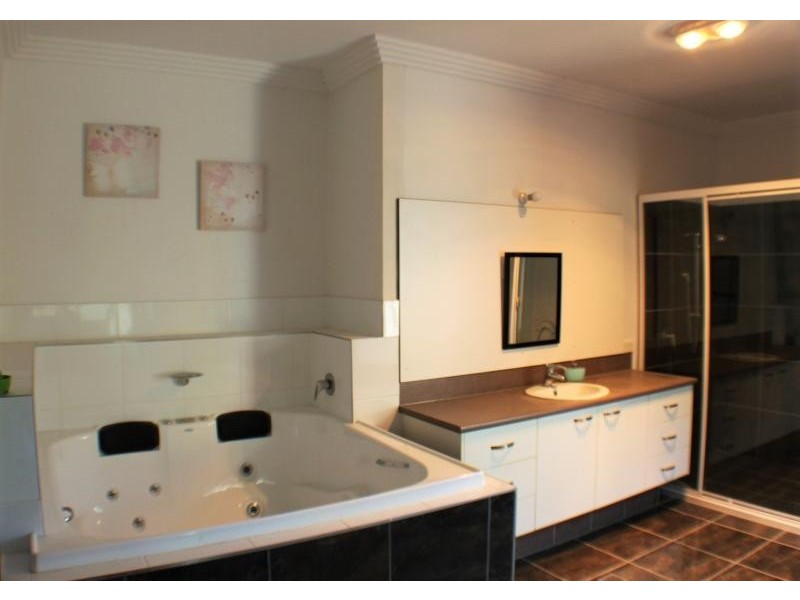 49 Wrenaus  Way, Ningi QLD 4511