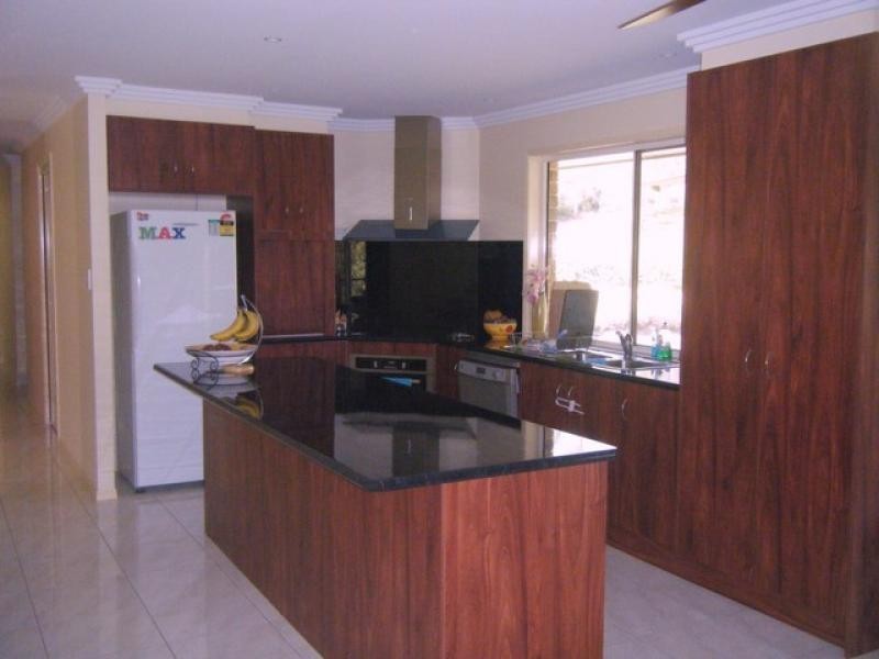 16 Barns Court, Mount Crosby QLD 4306