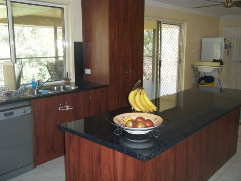 16 Barns Court, Mount Crosby QLD 4306