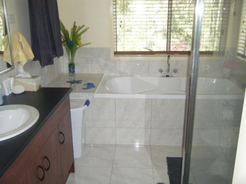 16 Barns Court, Mount Crosby QLD 4306