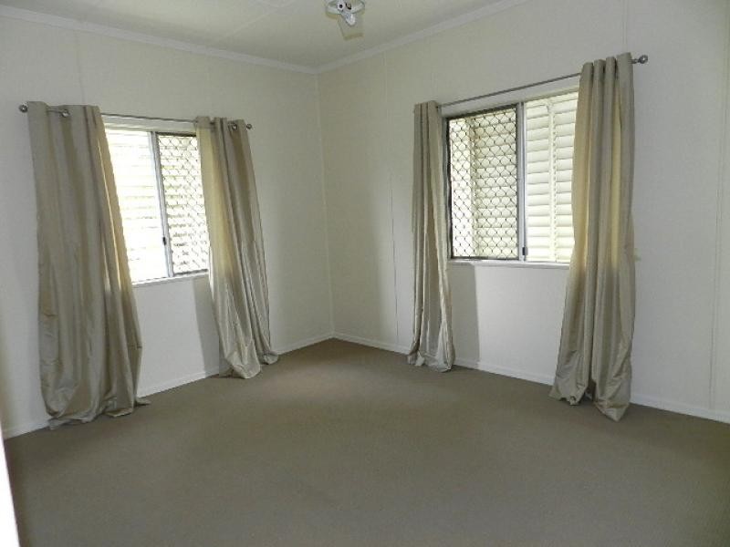7 Earl Street, Dinmore QLD 4303