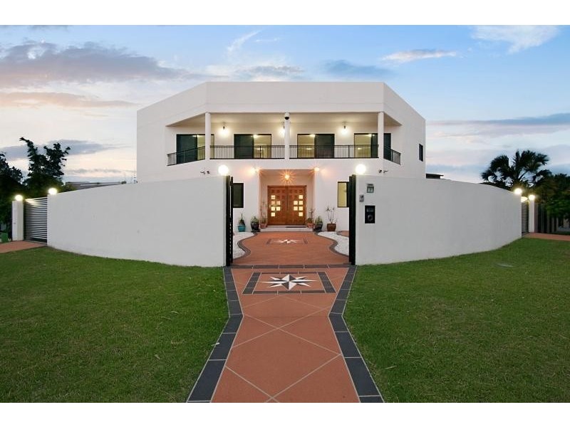 7 Wau Avenue RUNAWAY BAY 4216, Runaway Bay QLD 4216