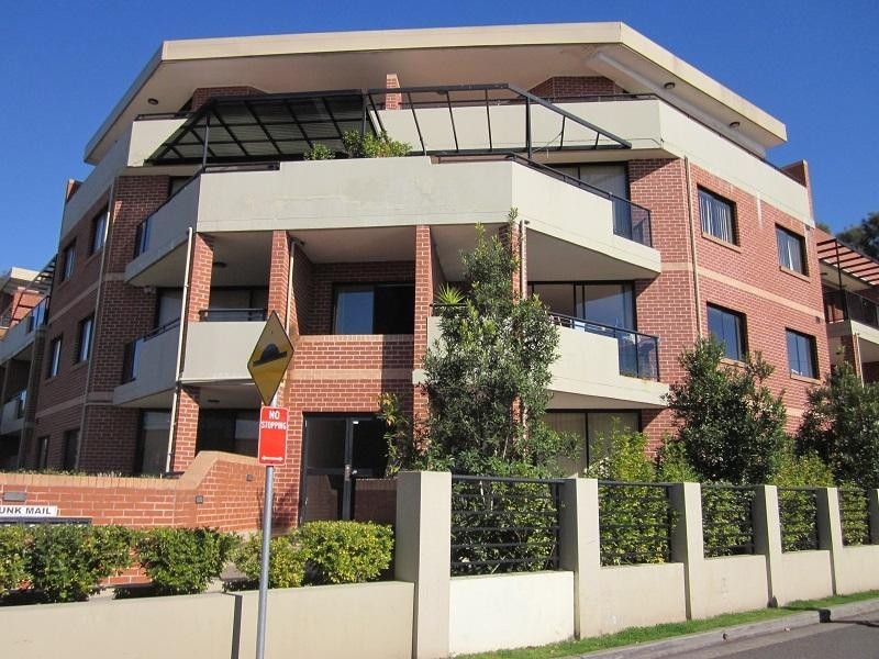 9/2-8 Kitchener Avenue, Regents Park NSW 2143