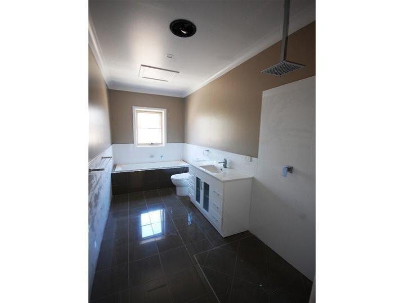 7 Docker Street, Wagga Wagga NSW 2650