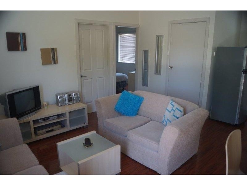 7/32 Lampe Avenue, Wagga Wagga NSW 2650