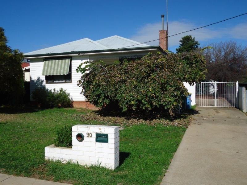 90 Bolger Avenue WAGGA WAGGA 2650, Wagga Wagga NSW 2650