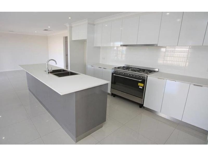 47 Kaloona Drive, Wagga Wagga NSW 2650