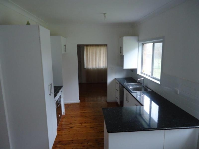 7 Henschke Avenue, Wagga Wagga NSW 2650