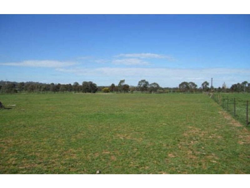 7 Henschke Avenue, Wagga Wagga NSW 2650