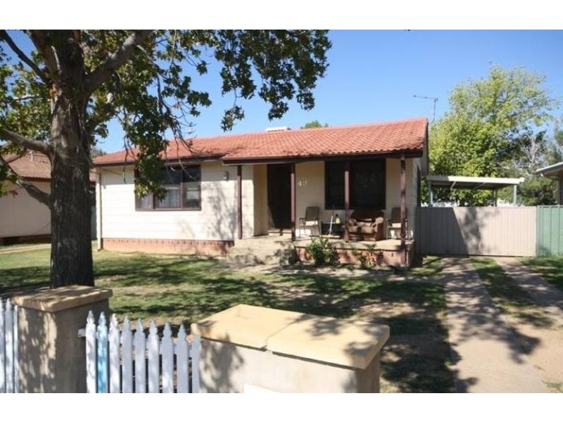 42 Bruce Street, Wagga Wagga NSW 2650