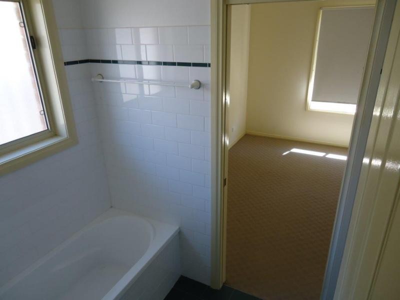 1/8 Keane Place, Wagga Wagga NSW 2650