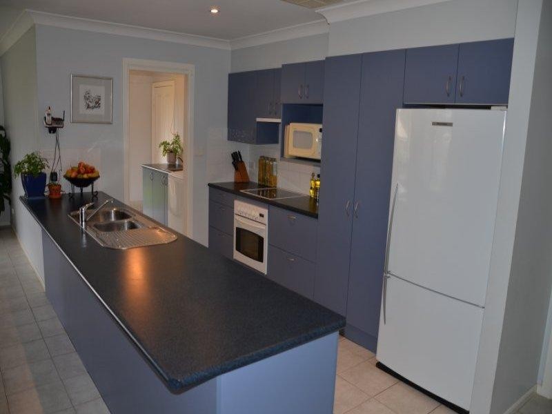 2 Yeomans Place, Wagga Wagga NSW 2650