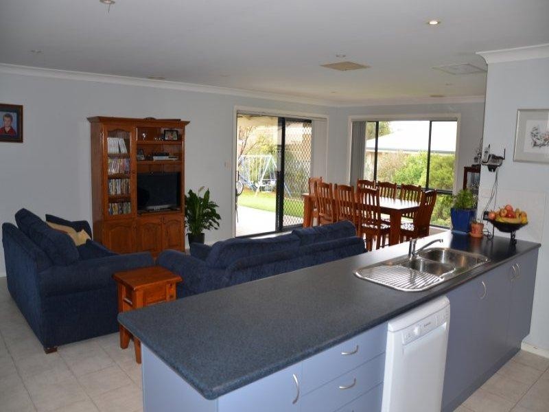 2 Yeomans Place, Wagga Wagga NSW 2650