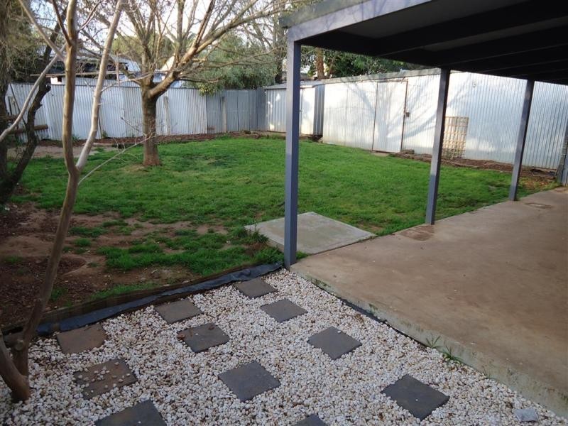 33 Gilmore Avenue, Wagga Wagga NSW 2650