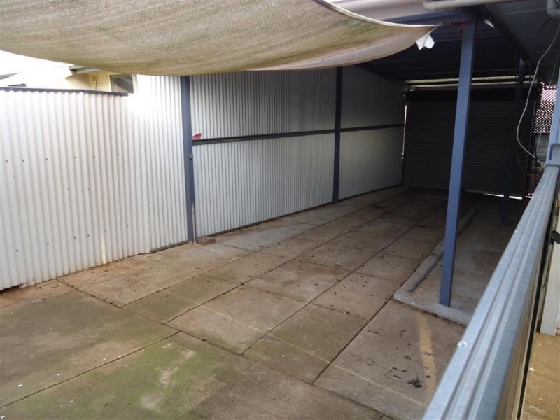 33 Gilmore Avenue, Wagga Wagga NSW 2650