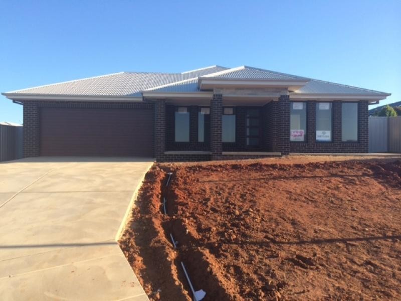 7 Glandore Street, Wagga Wagga NSW 2650