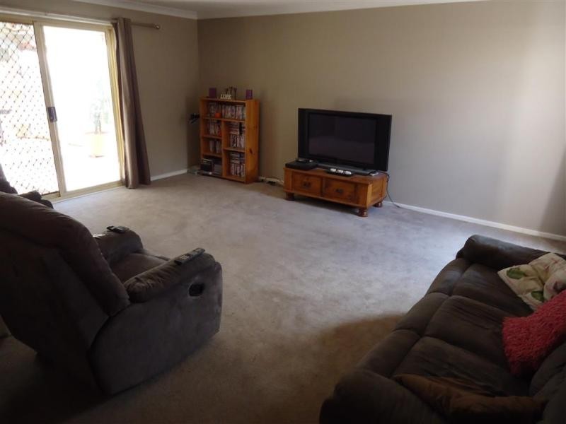 2 Lockett  Place, Wagga Wagga NSW 2650