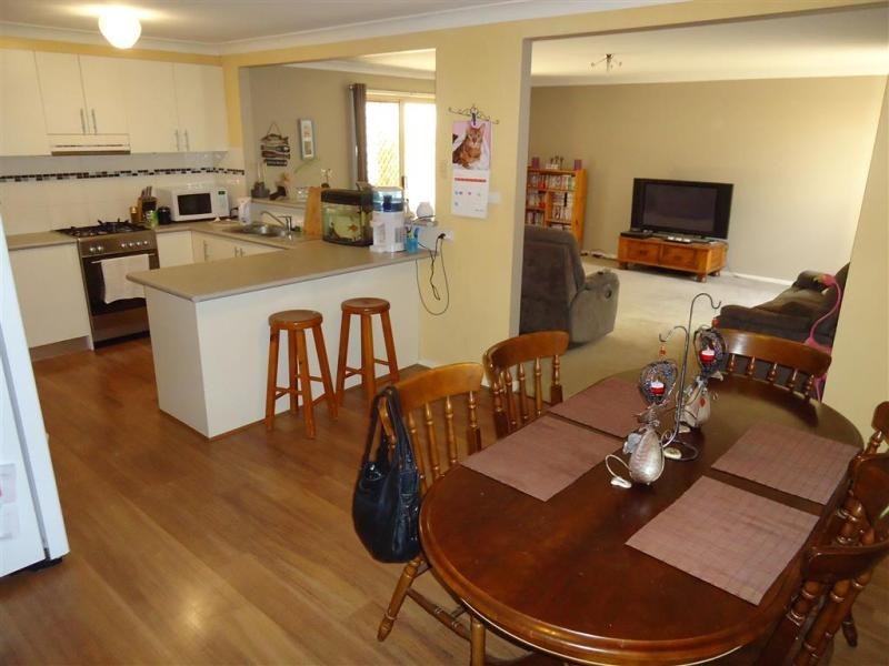 2 Lockett  Place, Wagga Wagga NSW 2650