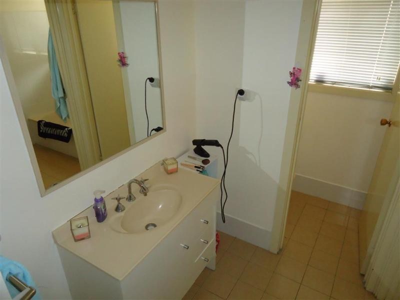 2 Lockett  Place, Wagga Wagga NSW 2650