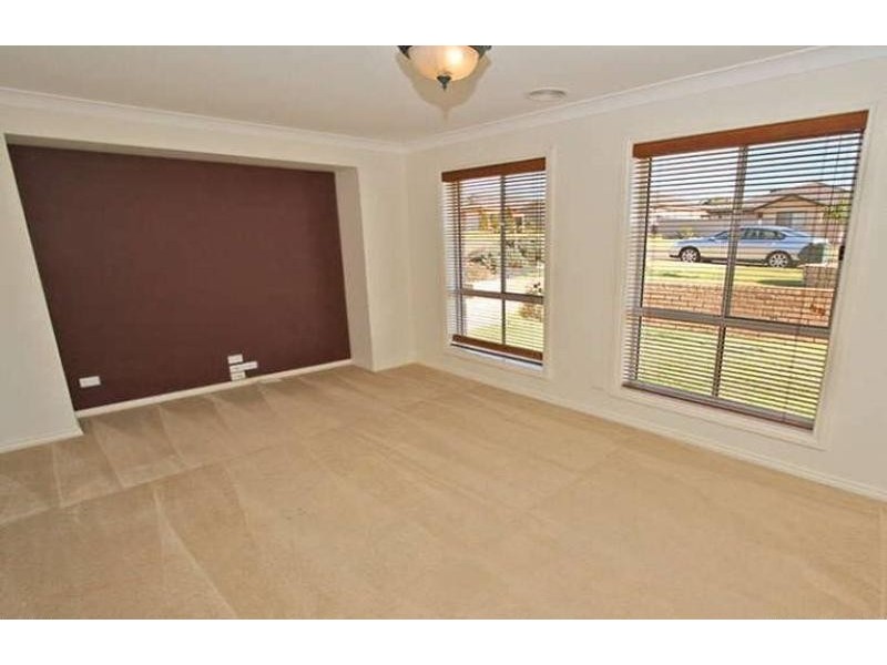 9 Illeura Road, Wagga Wagga NSW 2650