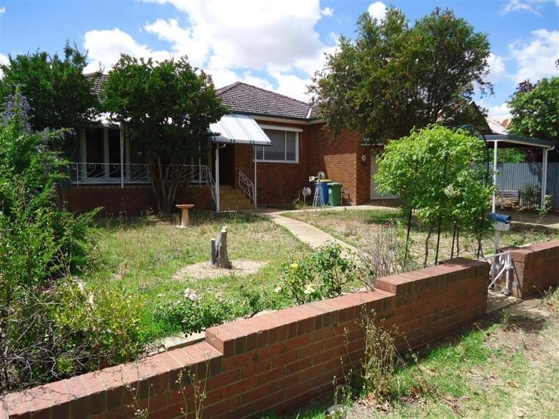 33 Heath Street, Wagga Wagga NSW 2650