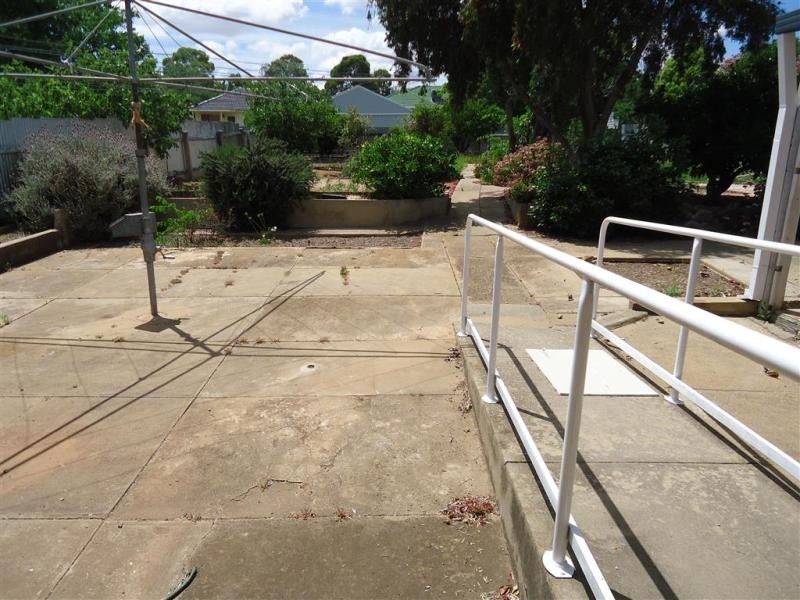 33 Heath Street, Wagga Wagga NSW 2650