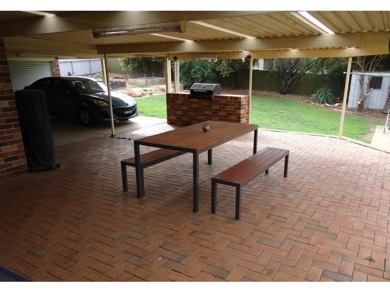 27 Gunn Drive, Wagga Wagga NSW 2650
