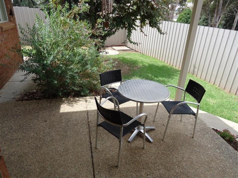 2/8 Keane Place, Wagga Wagga NSW 2650